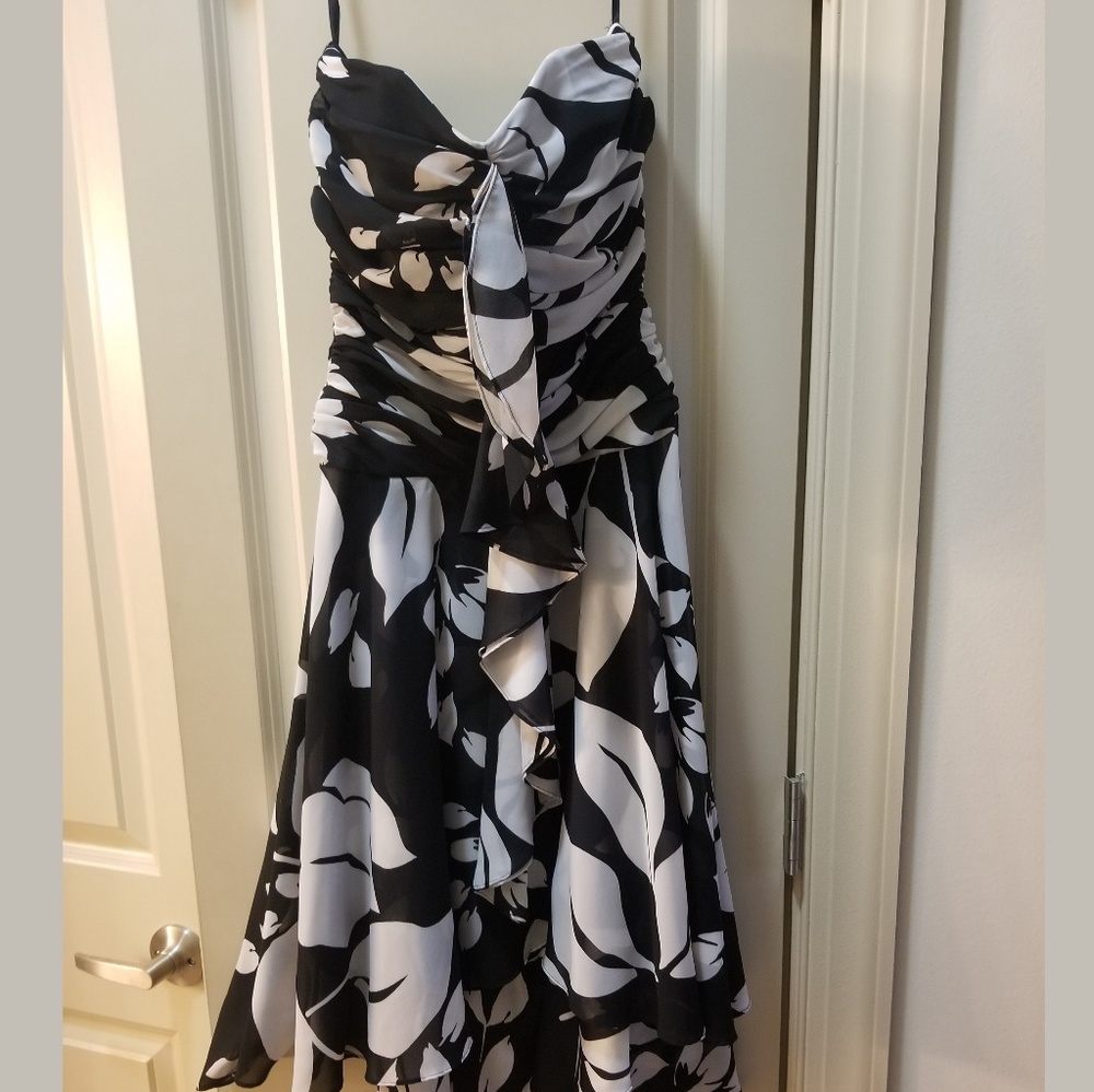 WHITE HOUSE BLACK MARKET strapless dress Size 2